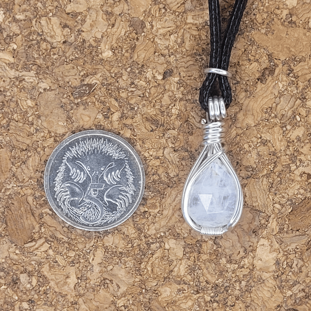 CRYSTAL PENDANT RAINBOW MOONSTONE