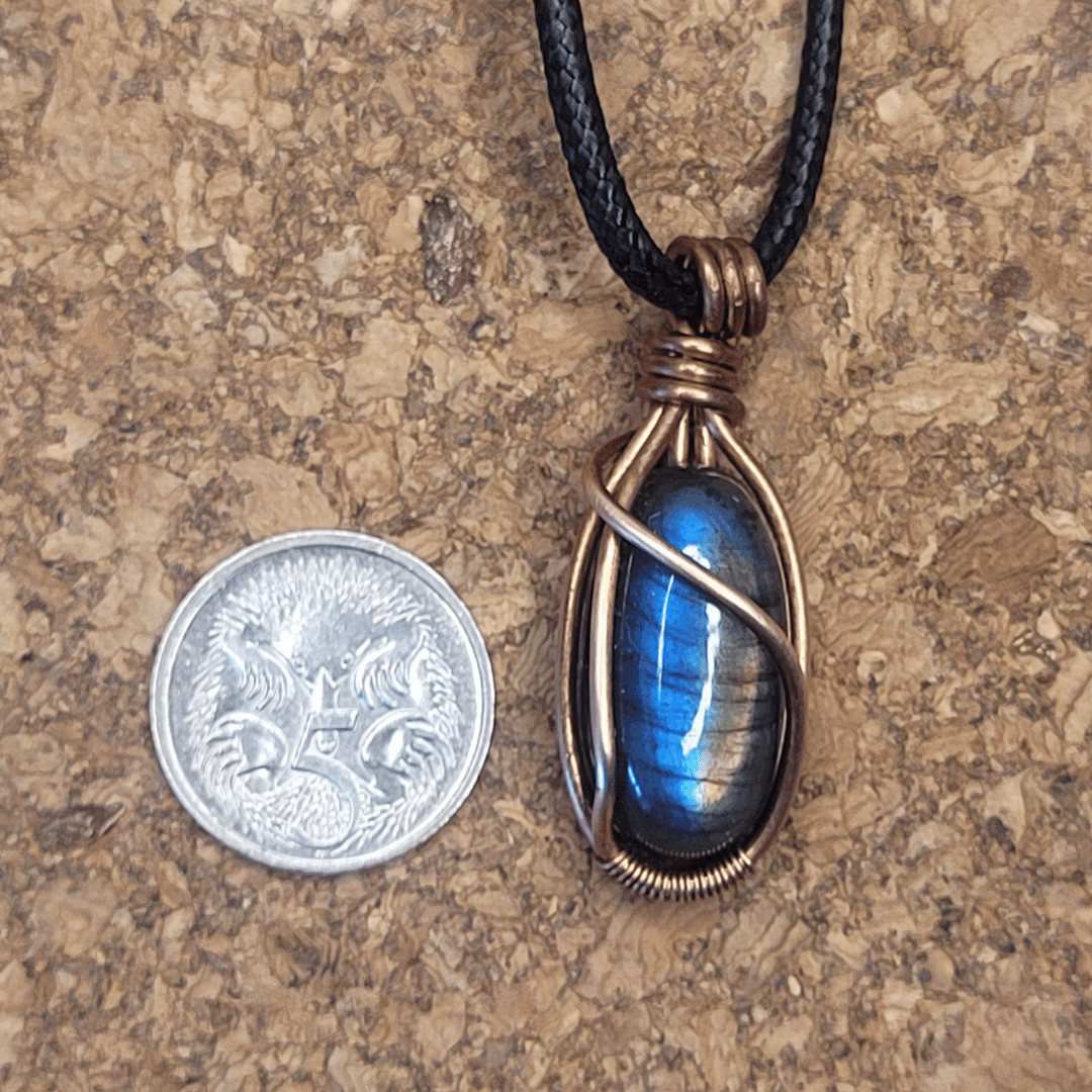 CRYSTAL PENDANT LABRADORITE