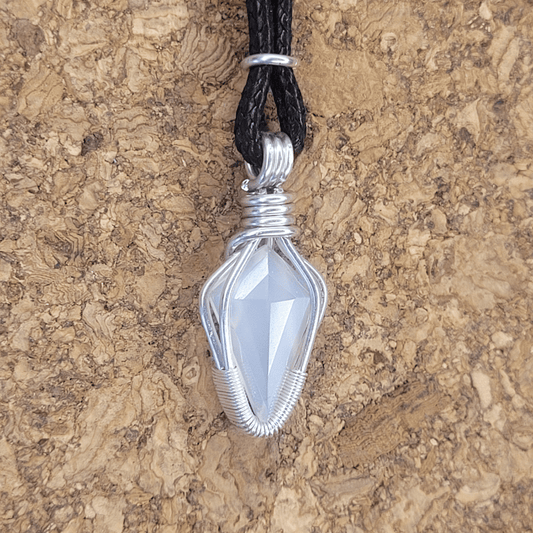 CRYSTAL PENDANT WHITE MOONSTONE