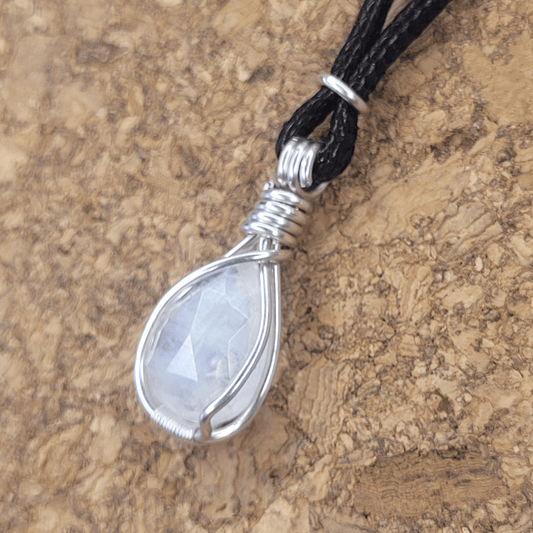 CRYSTAL PENDANT RAINBOW MOONSTONE