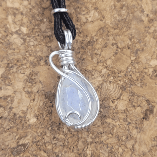 CRYSTAL PENDANT RAINBOW MOONSTONE