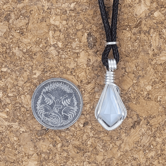 CRYSTAL PENDANT WHITE MOONSTONE
